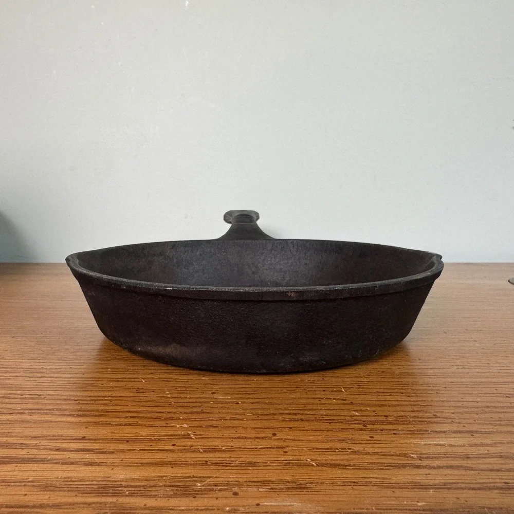 Benjamin & Medwin 8 Inch Cast Iron Skillet Frying Pan Black Round Spouted